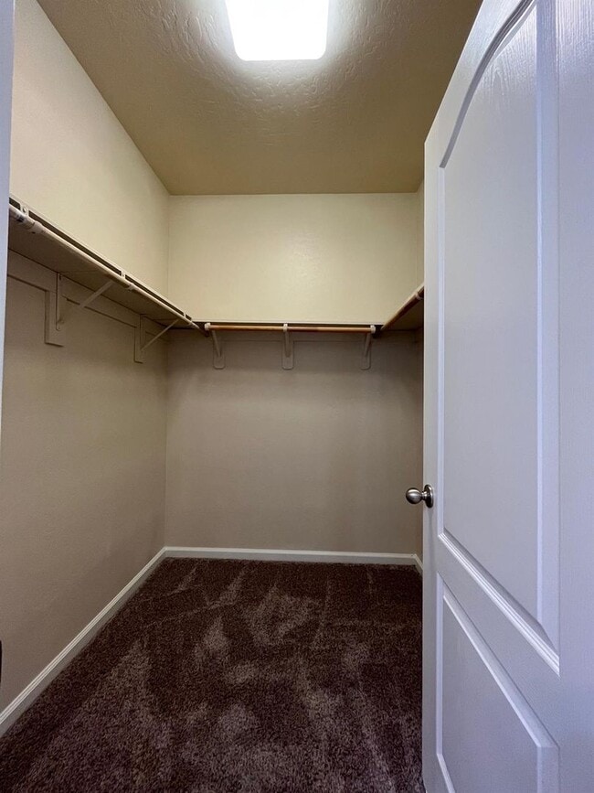 Building Photo - 4 Bedroom NW Fresno Home for Lease