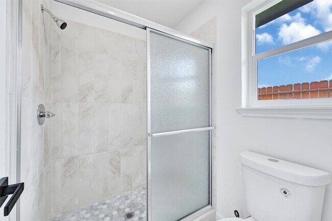 Building Photo - 7114 Fox Run Dr