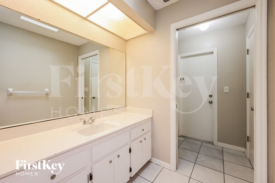 Building Photo - 23504 Avacado Ave