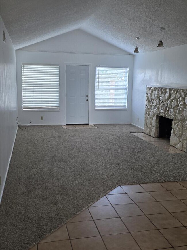 Building Photo - 3220 Tanglewood Ln