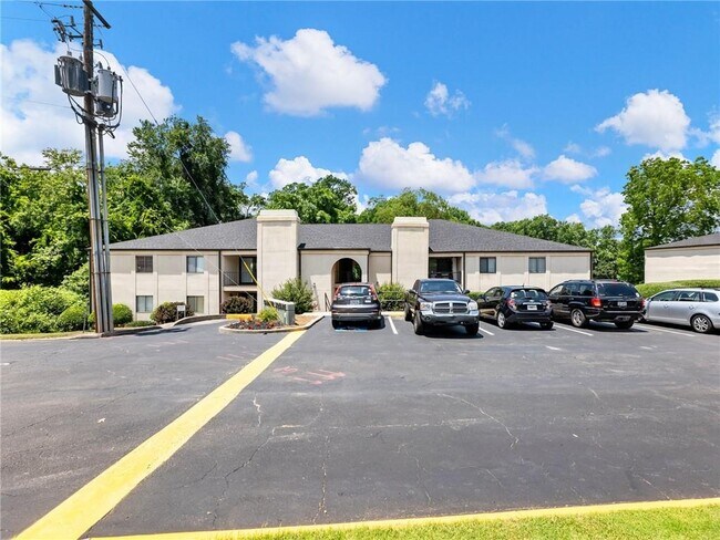 Building Photo - 605 Candler St