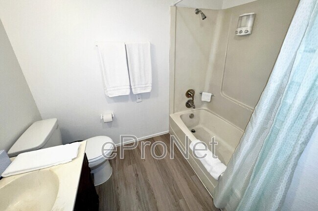 Building Photo - 4650 Koval Ln