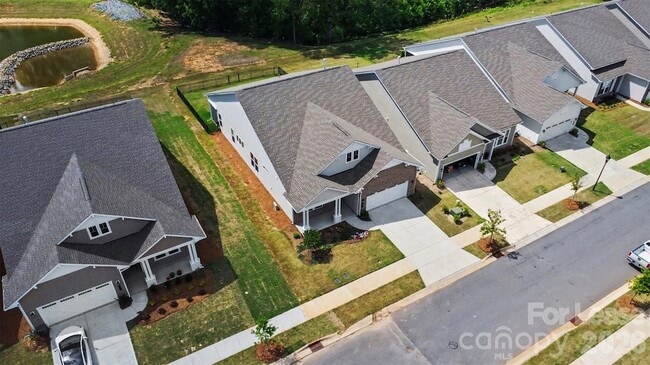 Building Photo - 2026 Lake Como Dr