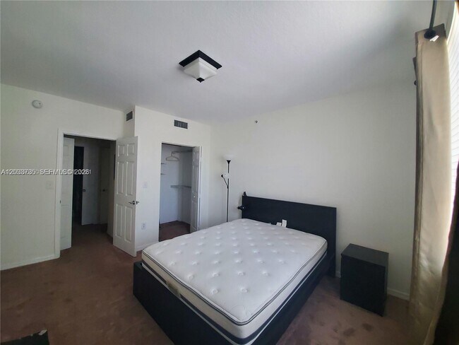 Building Photo - 6801 SW 44th St