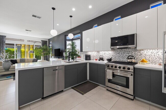Building Photo - 44718 Alexandria Vale