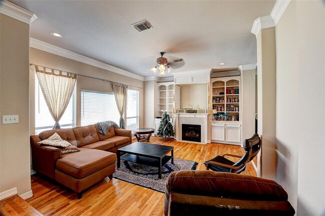 Building Photo - 803 Rosine St