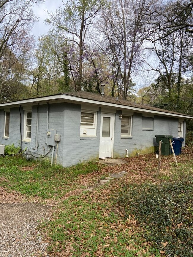 Building Photo - 1315 Azalea Dr