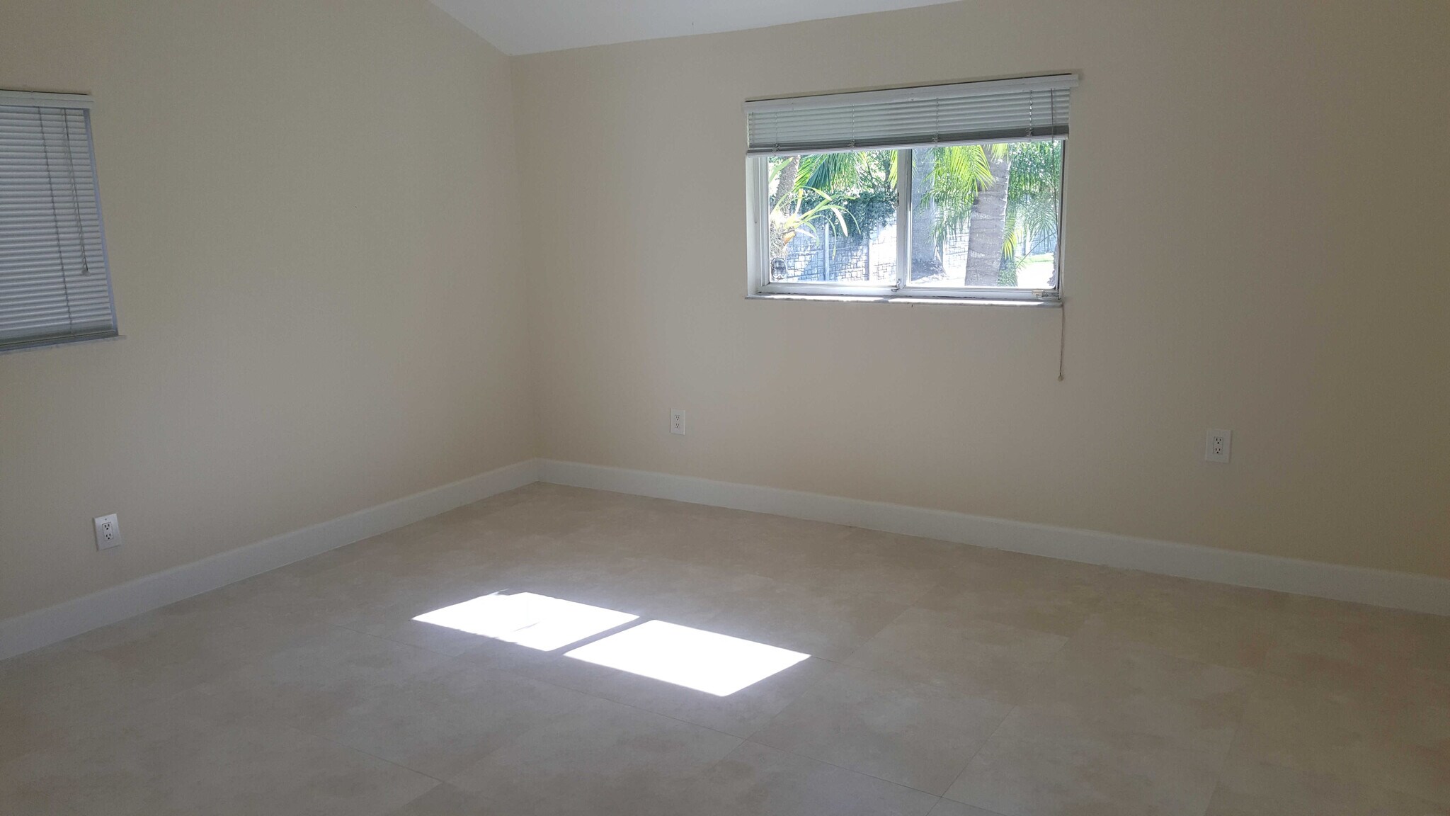 Building Photo - 11455 SW 82nd Ave