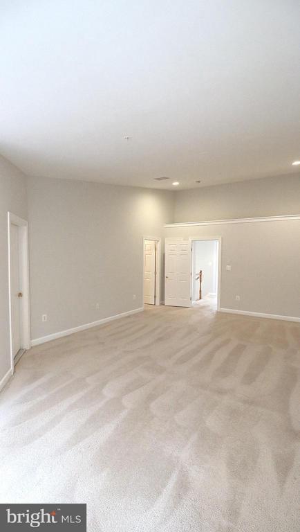 Building Photo - 7228 Fair Oak Dr