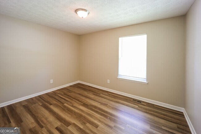 Building Photo - 6049 Radford Dr