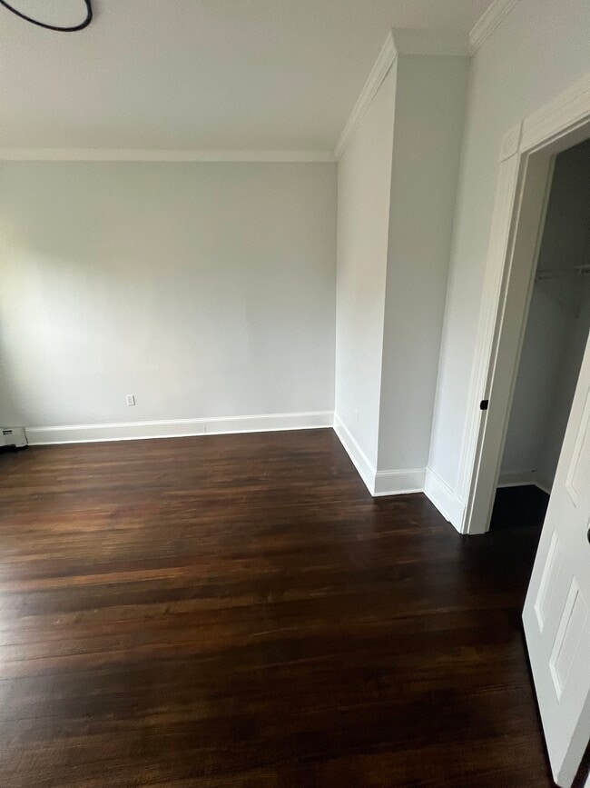 Building Photo - 185 Maple St