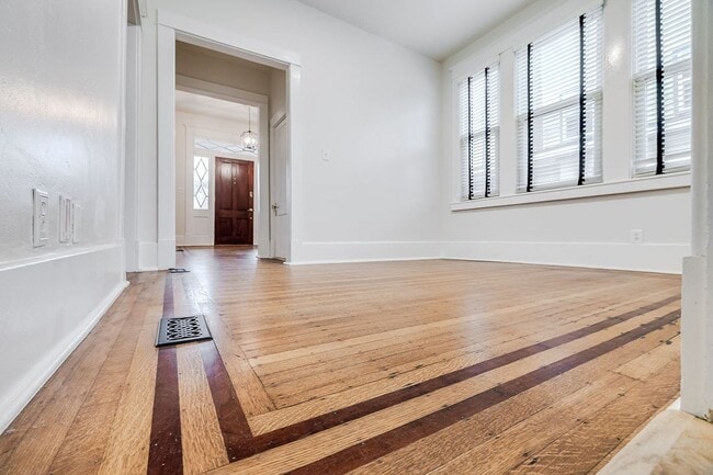 Building Photo - Beautiful Baldwin Park Craftsman home ready for move in!