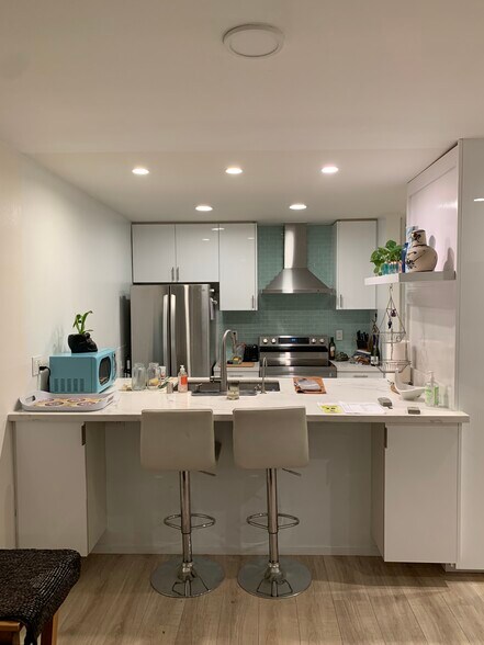 Building Photo - 1230 N Sweetzer Ave