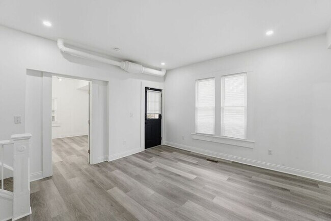 Building Photo - 522 Kelton Ave