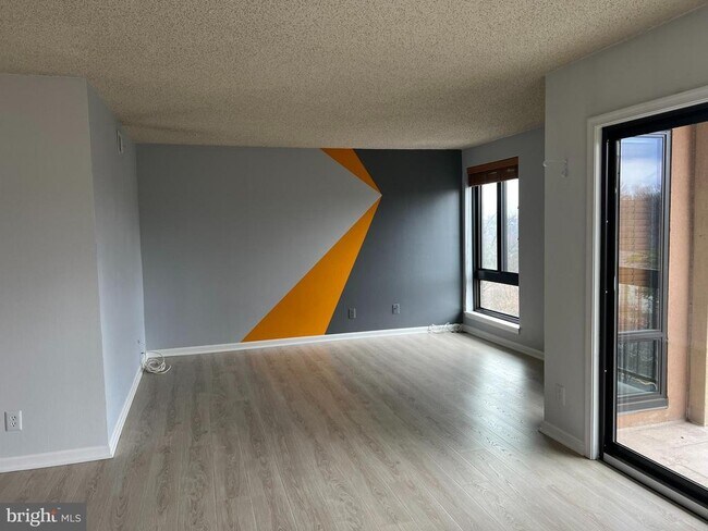 Building Photo - 807 N Howard St