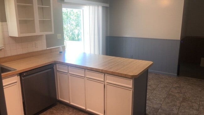 Building Photo - 6948 Michelle Pl