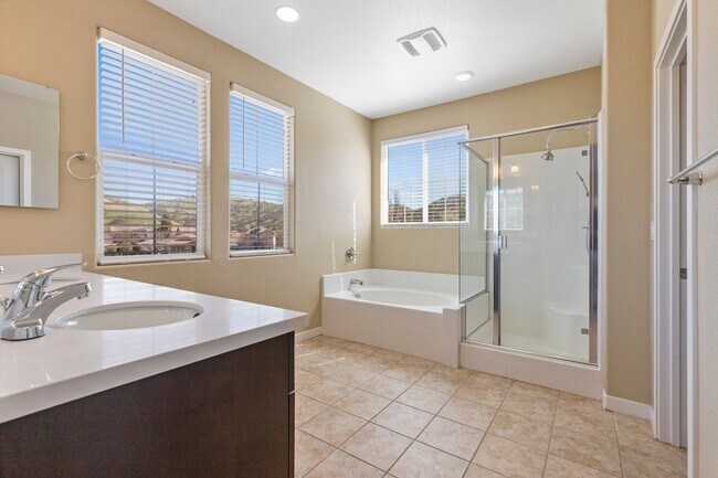 Building Photo - 20833 Grapevine Dr