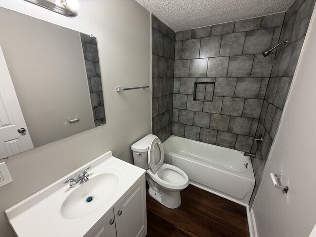 Building Photo - 2156 Ethlyn Ave