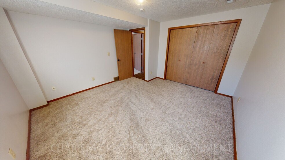 Building Photo - 1504 E Cedar St