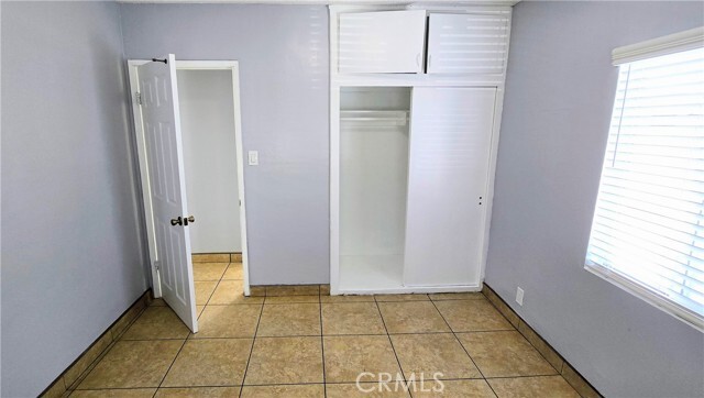 Building Photo - 1342 E 77th Pl