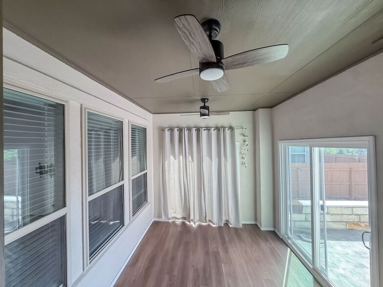 Building Photo - 112 Rosebush Dr