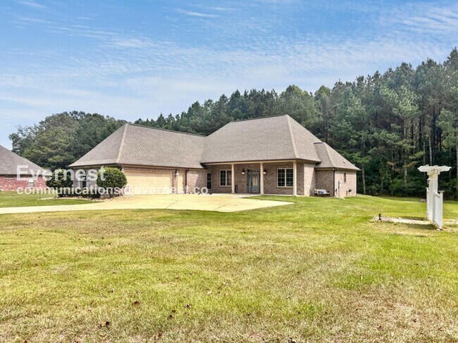 Building Photo - 4-Bedroom Home with Garage / Available Now!