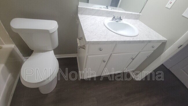 Building Photo - 906 Candlewood Dr NW