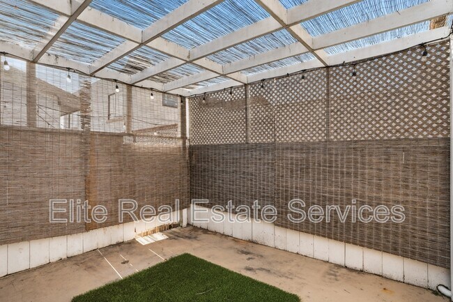 Building Photo - 2606 Juan St