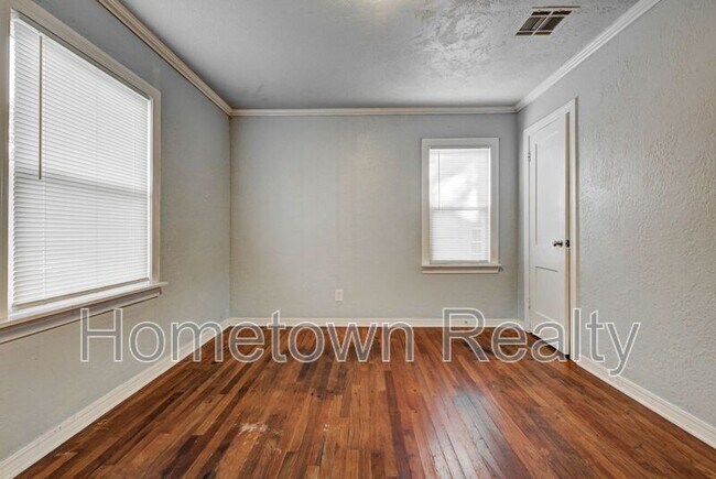 Building Photo - 3200 SW 38th St