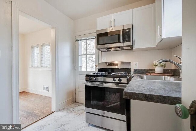 Building Photo - 1670 N Longfellow St