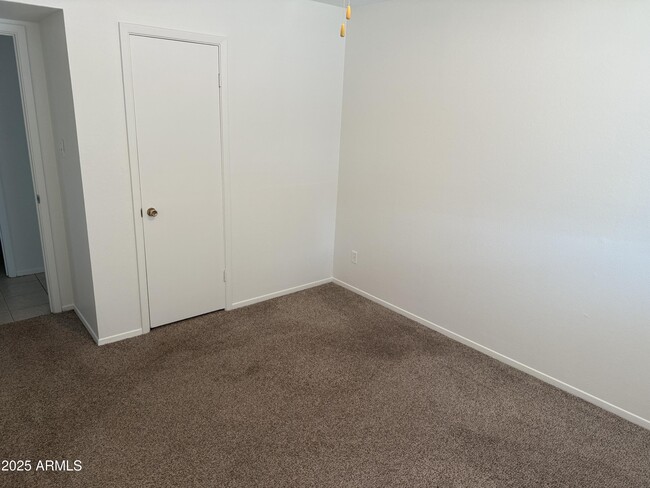Building Photo - 944 E Concorda Dr