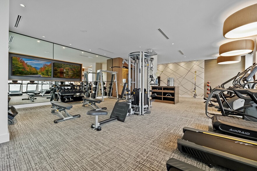 Fitness center with cardio and strength machines - Hanover Toscana