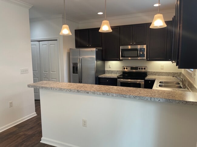 Building Photo - 1685 Halesworth Ln