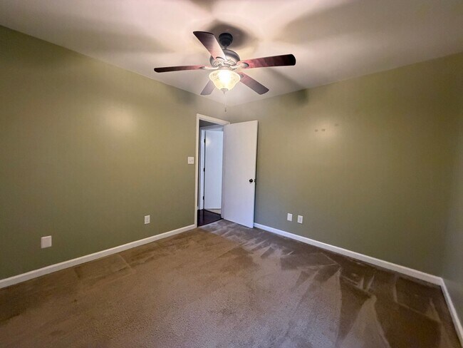 Building Photo - 717 Mallard Dr