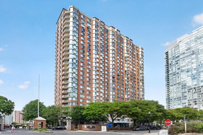 Building Photo - 20 2nd St