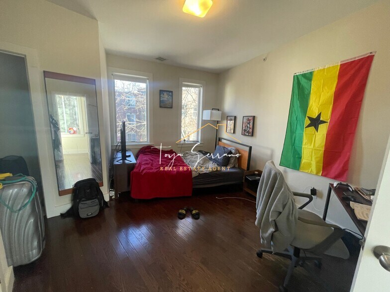 Building Photo - 20 Sussex St