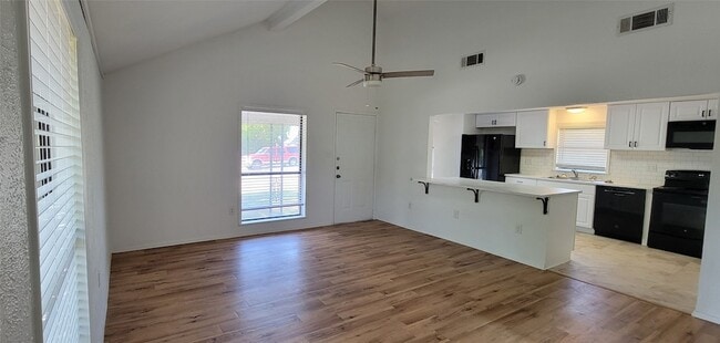 Building Photo - 306 W Hale Ave