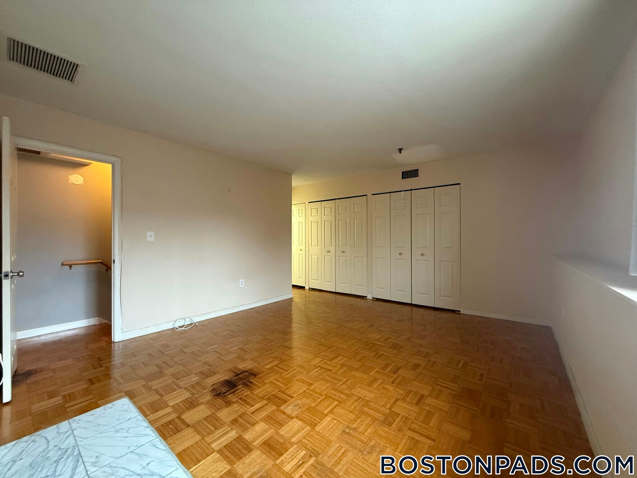 Building Photo - 147 Kelton St