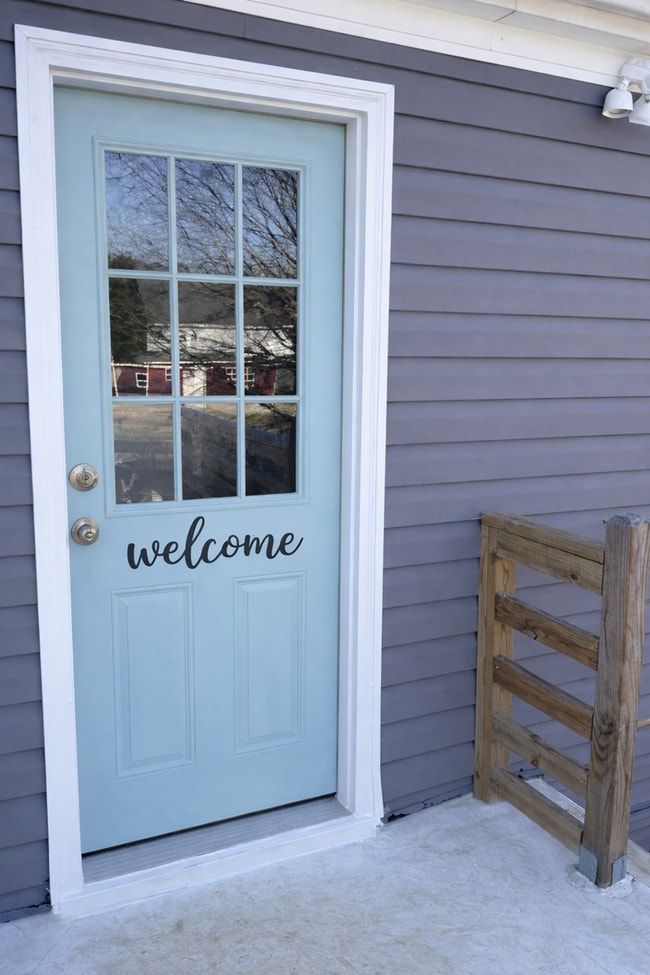 Building Photo - Second Floor Apartment