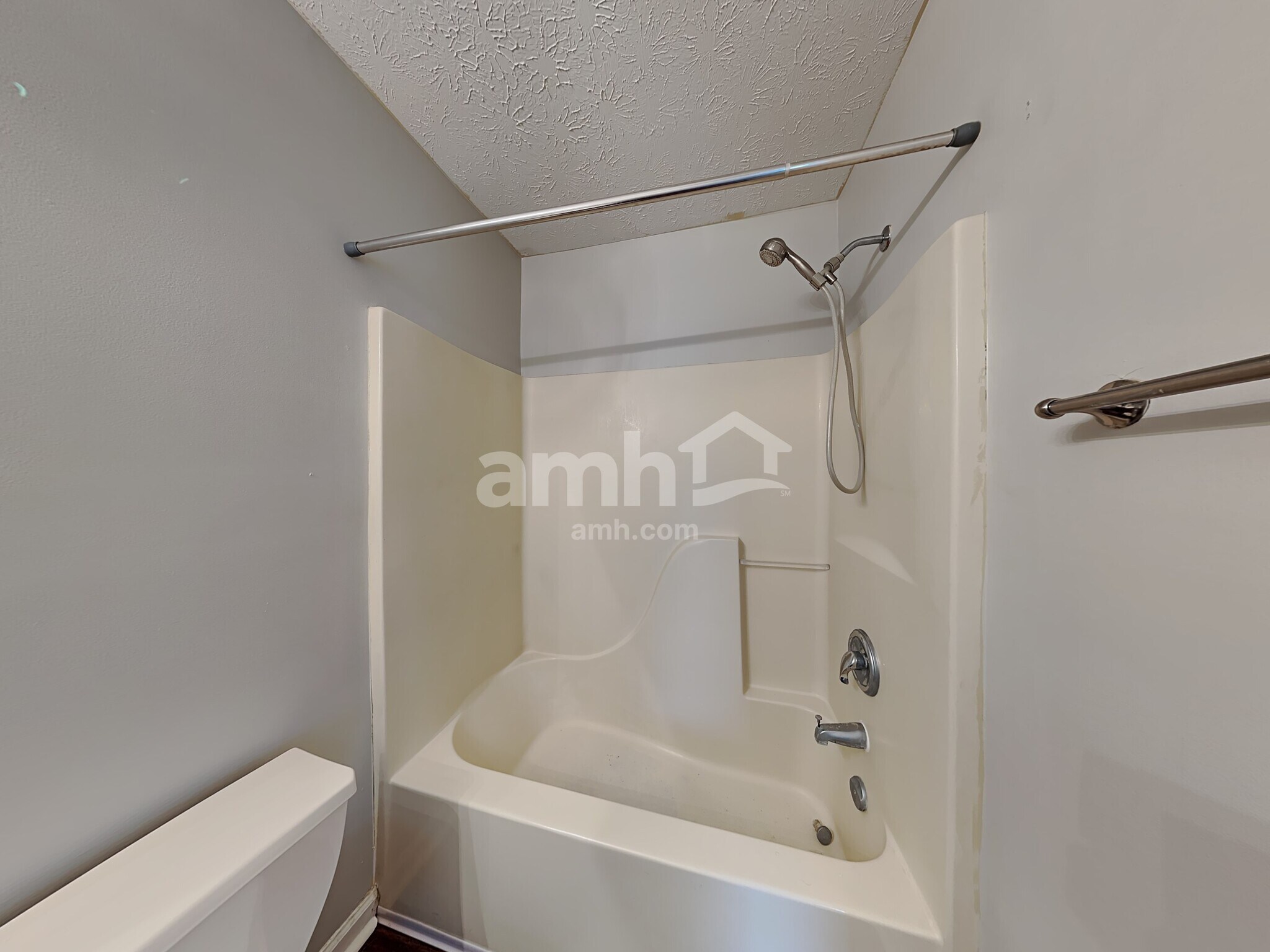 Building Photo - 1090 Meadowview Ct