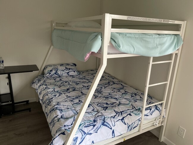 Building Photo - 1030 Green Pine Blvd