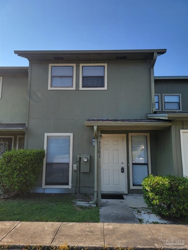 Primary Photo - 7202 Lago Vista Ct