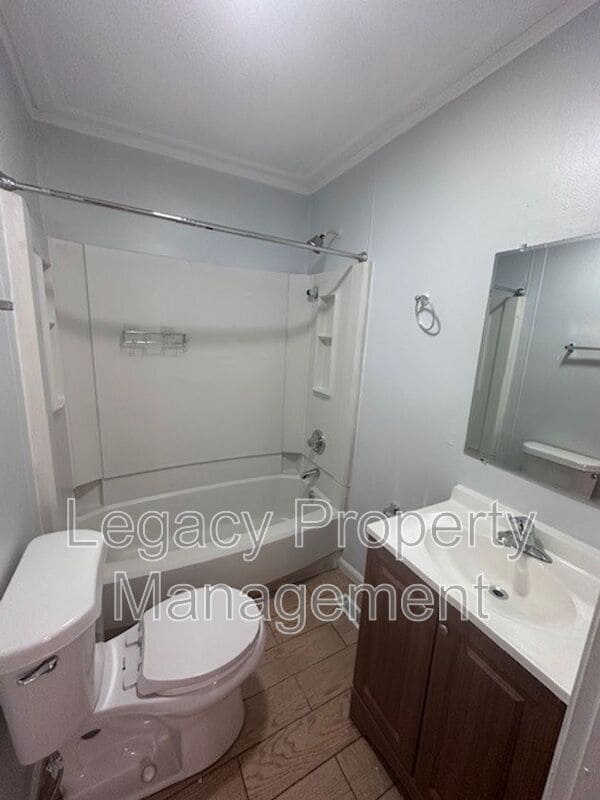 Building Photo - 408 Tenth Street