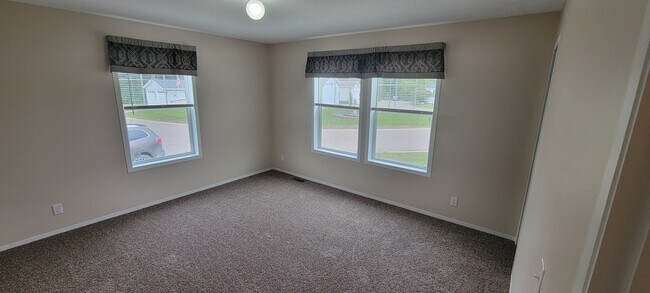 Building Photo - 247 Armstrong Ave