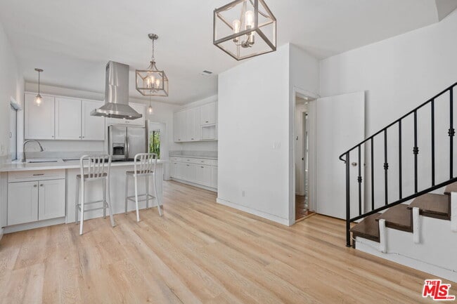 Building Photo - 2492 Banyan Dr