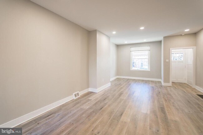 Building Photo - 833 N Markoe St