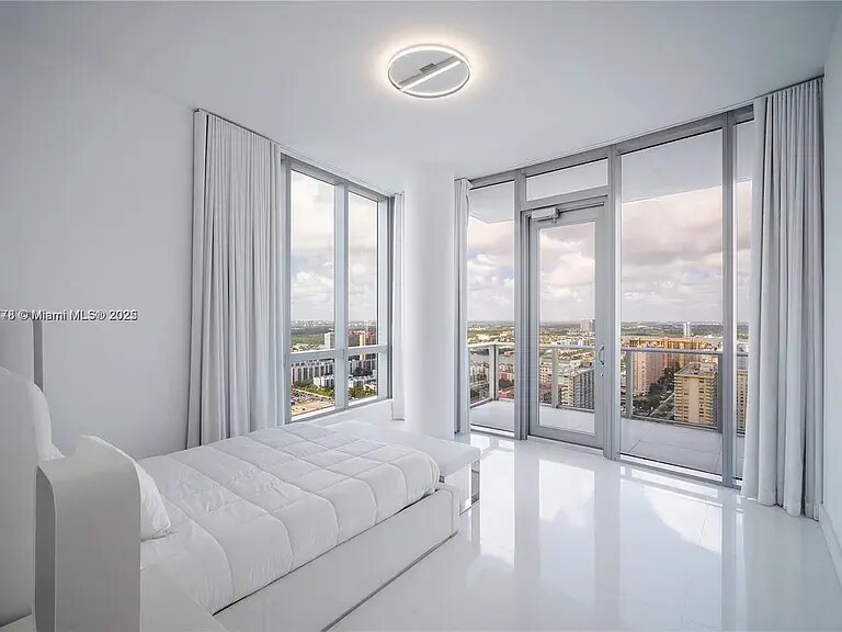 Building Photo - 17475 Collins Ave