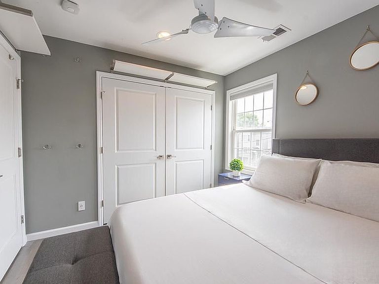 Building Photo - 201 Catherine St