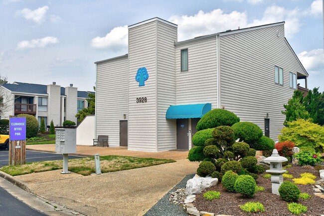 Building Photo - Beautiful Bayfront Townhouse !