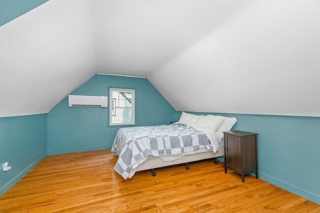 Building Photo - 567 Poplar St